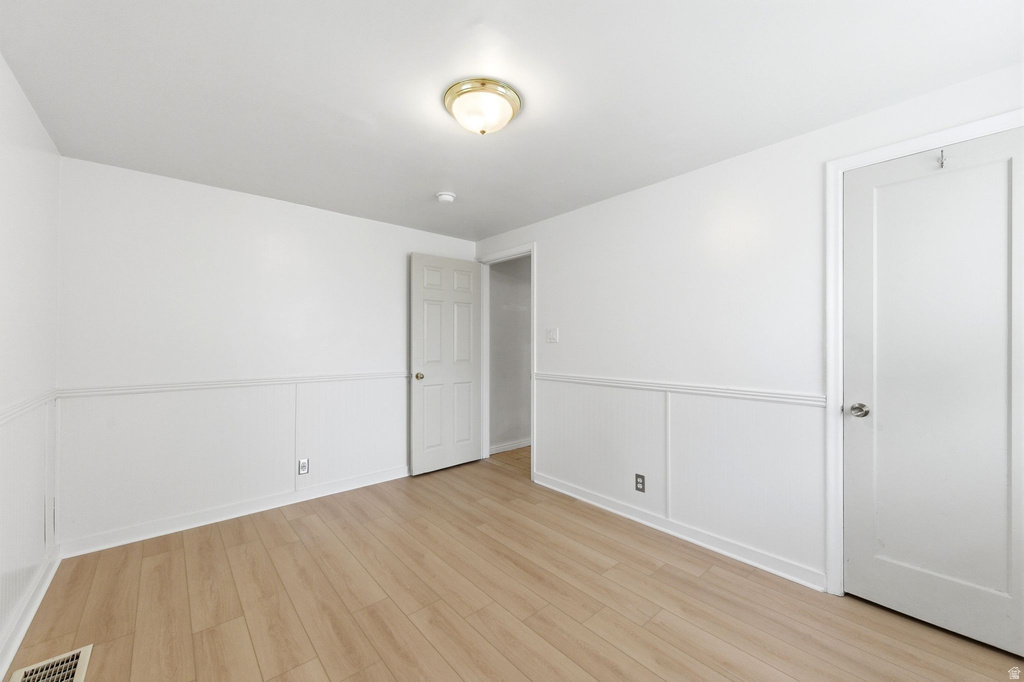 1072 S GLENDALE CIR Salt Lake City, UT 84104