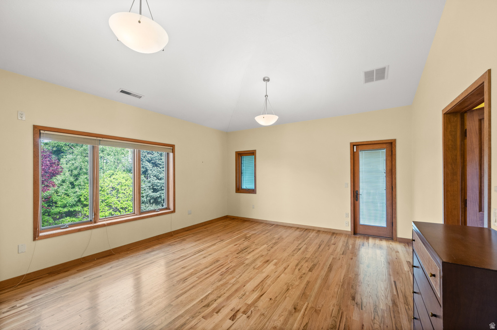 927 N ENSIGN VISTA DR Salt Lake City, UT 84103