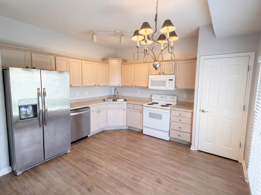 6729 S PINE LANDING WAY West Jordan, UT 84084