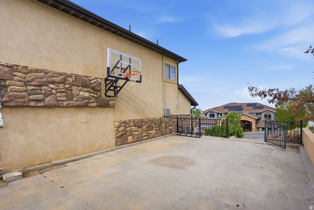 1130 N TWICKENHAM DR Salt Lake City, UT 84103