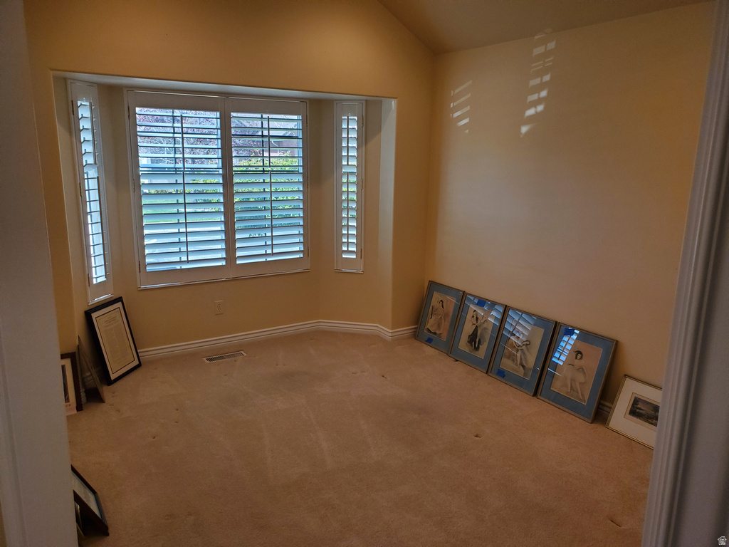 5586 S 250 E Washington Terrace, UT 84405