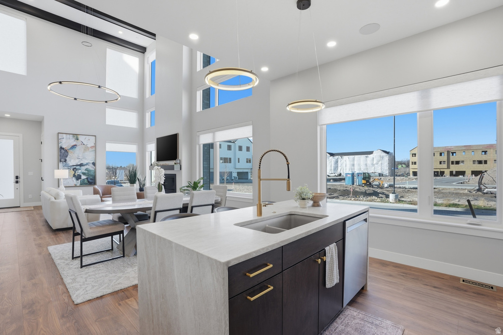 2011 E BEVERLY DR Holladay, UT 84117