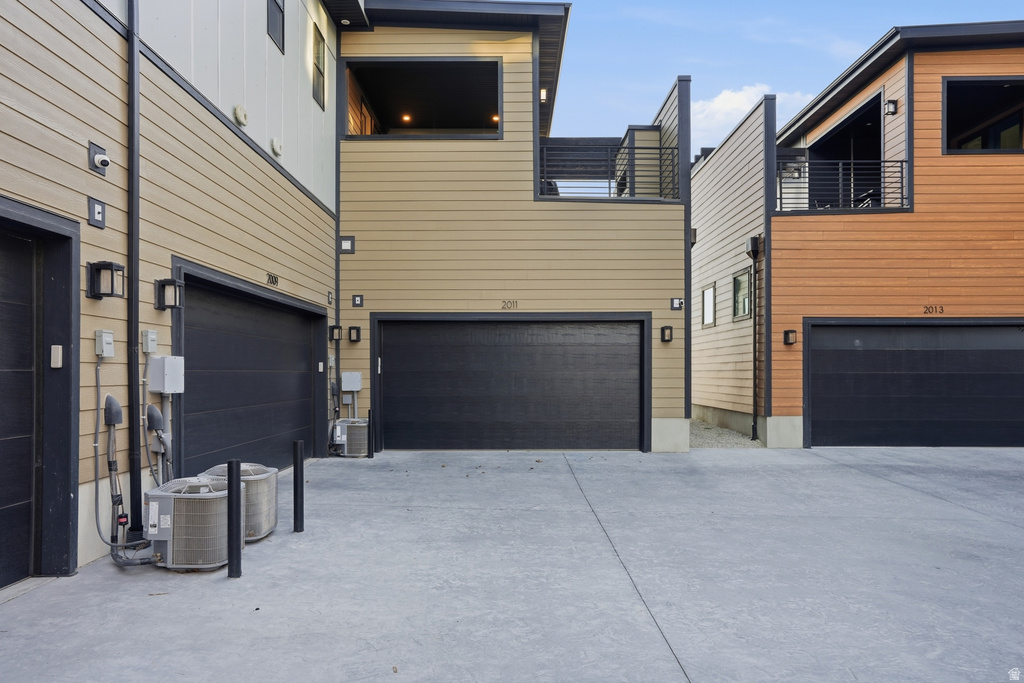 2011 E BEVERLY DR Holladay, UT 84117