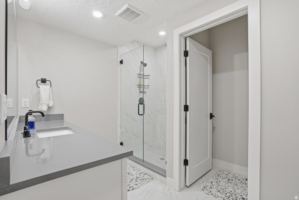 2011 E BEVERLY DR Holladay, UT 84117