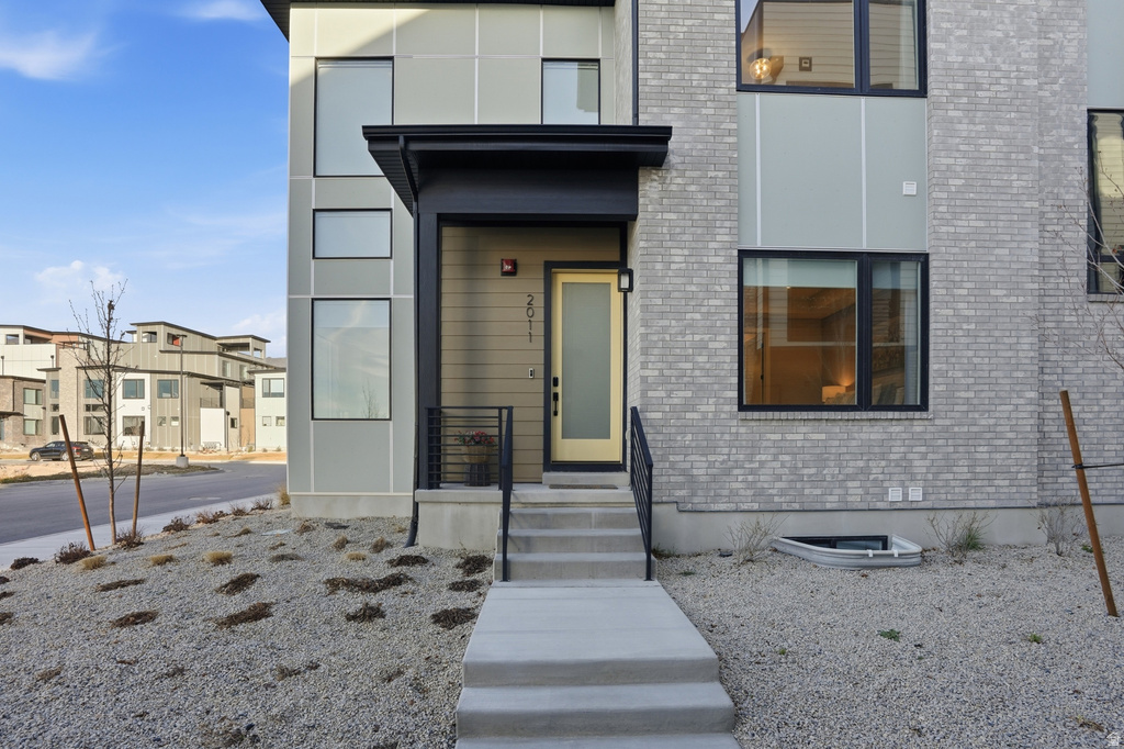 2011 E BEVERLY DR Holladay, UT 84117