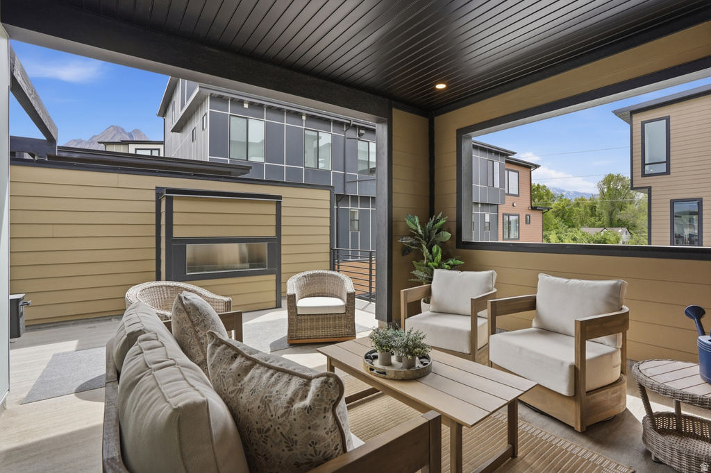 2011 E BEVERLY DR Holladay, UT 84117