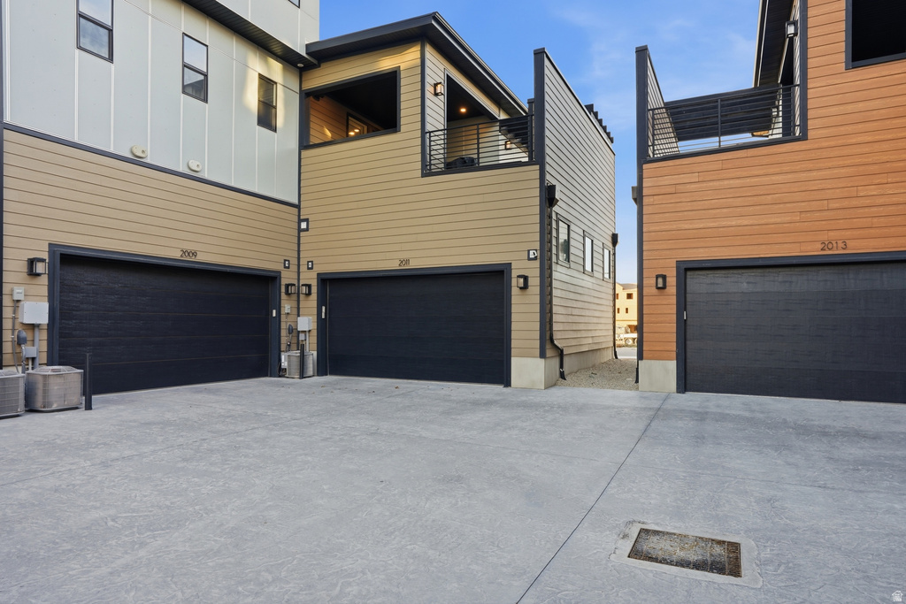 2011 E BEVERLY DR Holladay, UT 84117