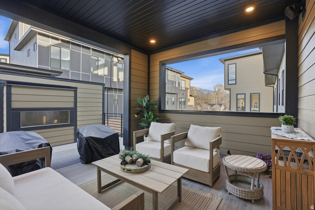 2011 E BEVERLY DR Holladay, UT 84117