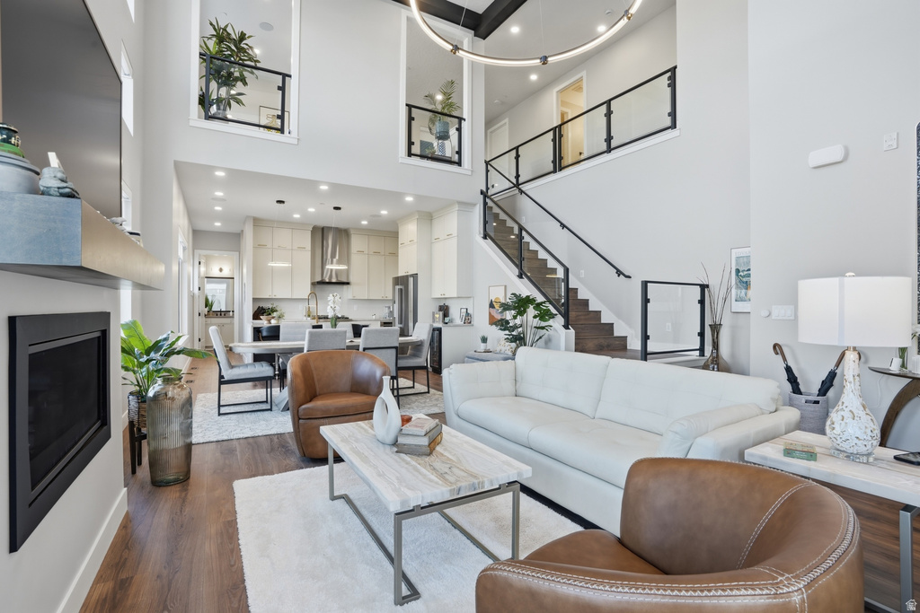 2011 E BEVERLY DR Holladay, UT 84117