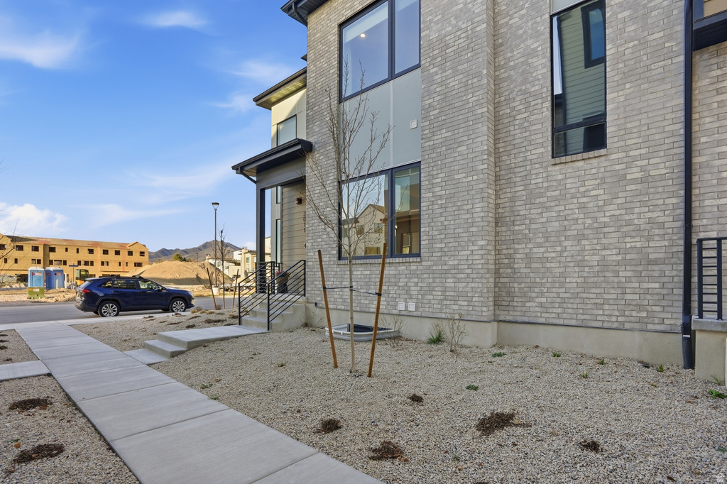 2011 E BEVERLY DR Holladay, UT 84117