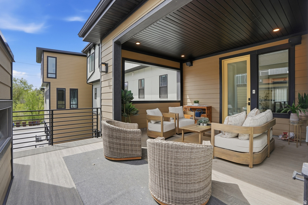 2011 E BEVERLY DR Holladay, UT 84117
