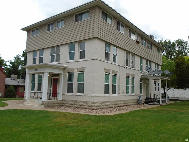 251 E 300 S Springville, UT 84663