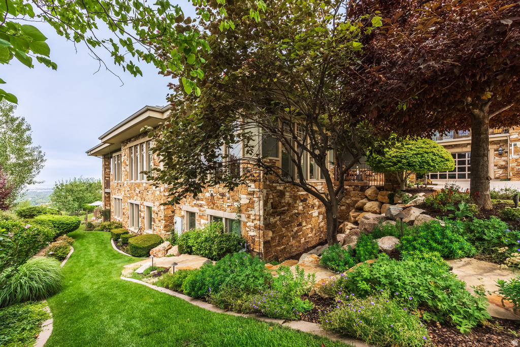 2076 S SCENIC CIR Salt Lake City, UT 84109