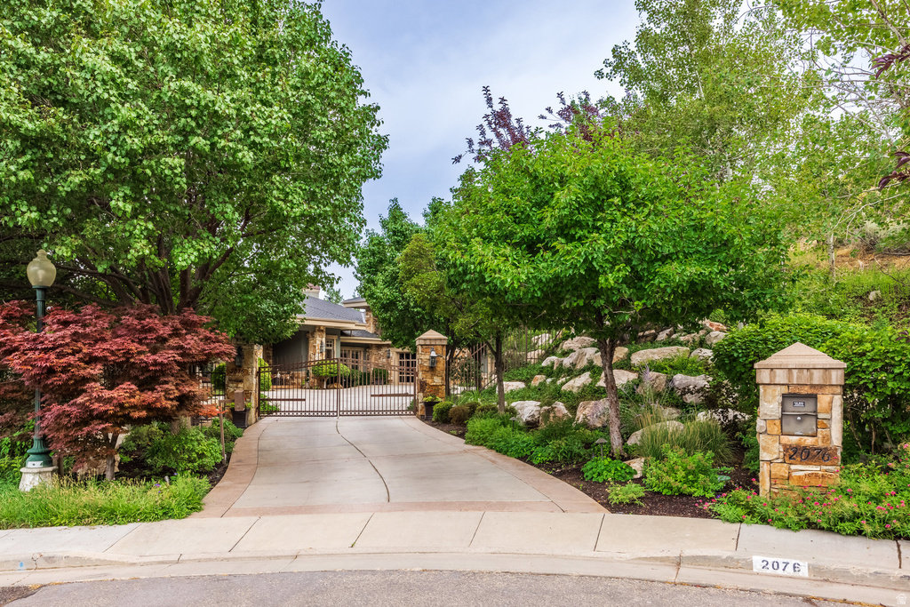 2076 S SCENIC CIR Salt Lake City, UT 84109