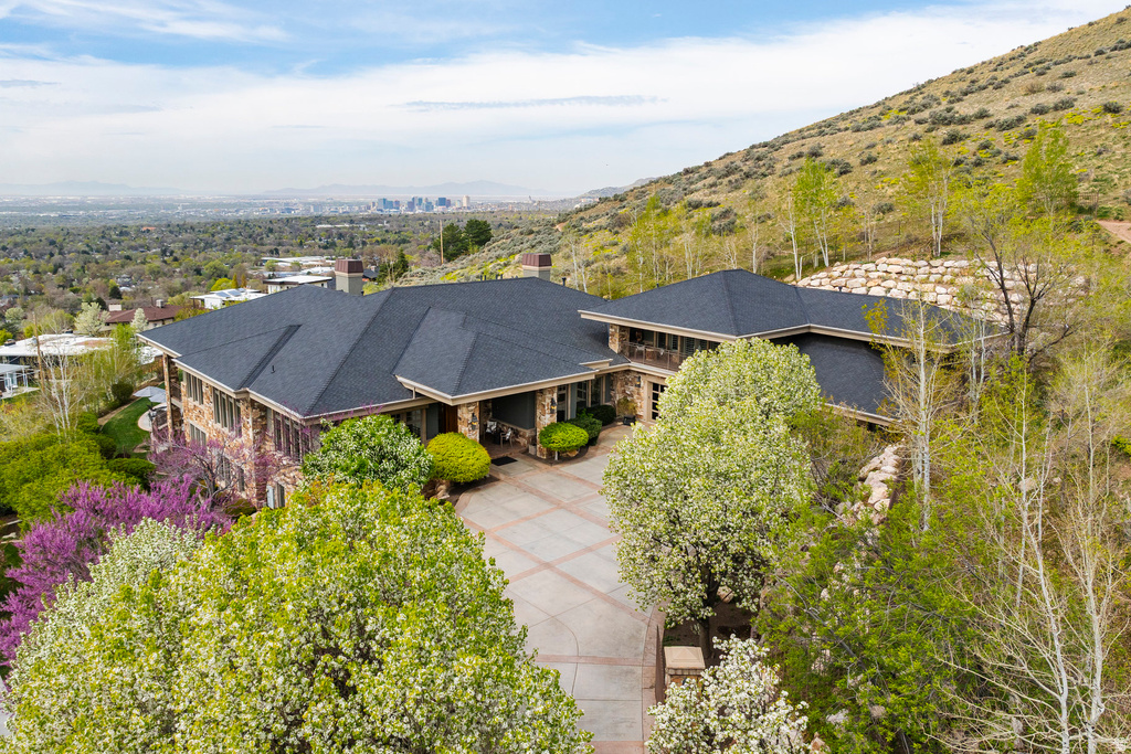 2076 S SCENIC CIR Salt Lake City, UT 84109