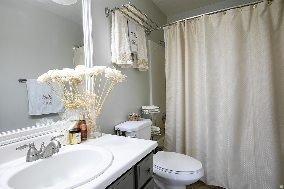 1528 S 1600 W Woods Cross, UT 84087