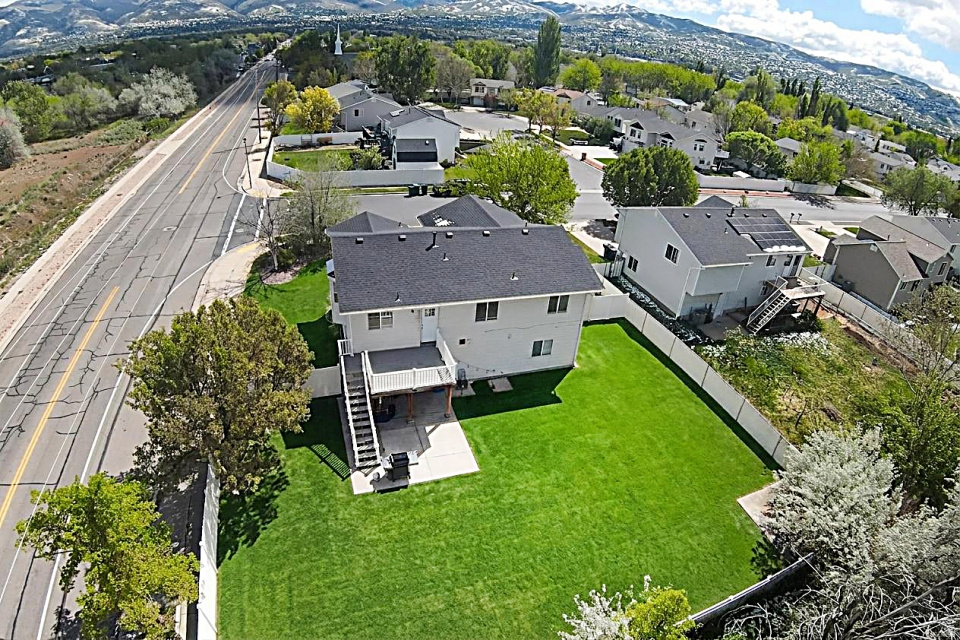 1528 S 1600 W Woods Cross, UT 84087