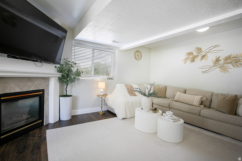 1528 S 1600 W Woods Cross, UT 84087