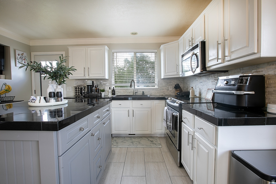 1528 S 1600 W Woods Cross, UT 84087