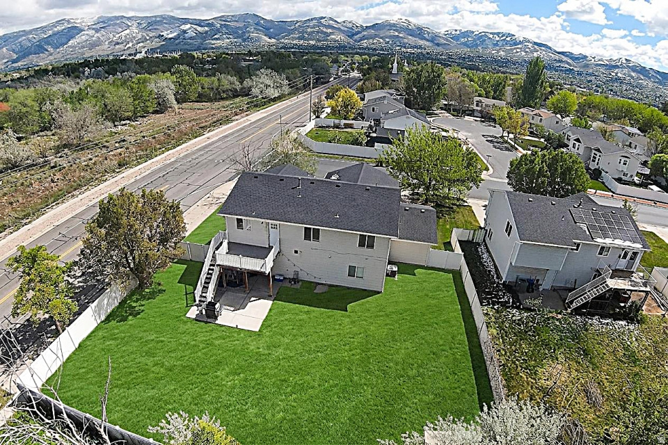 1528 S 1600 W Woods Cross, UT 84087