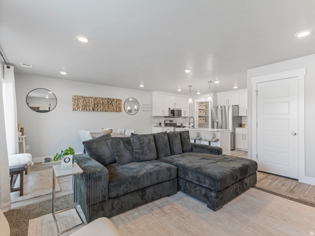 6534 S ASPEN LN South Weber, UT 84405