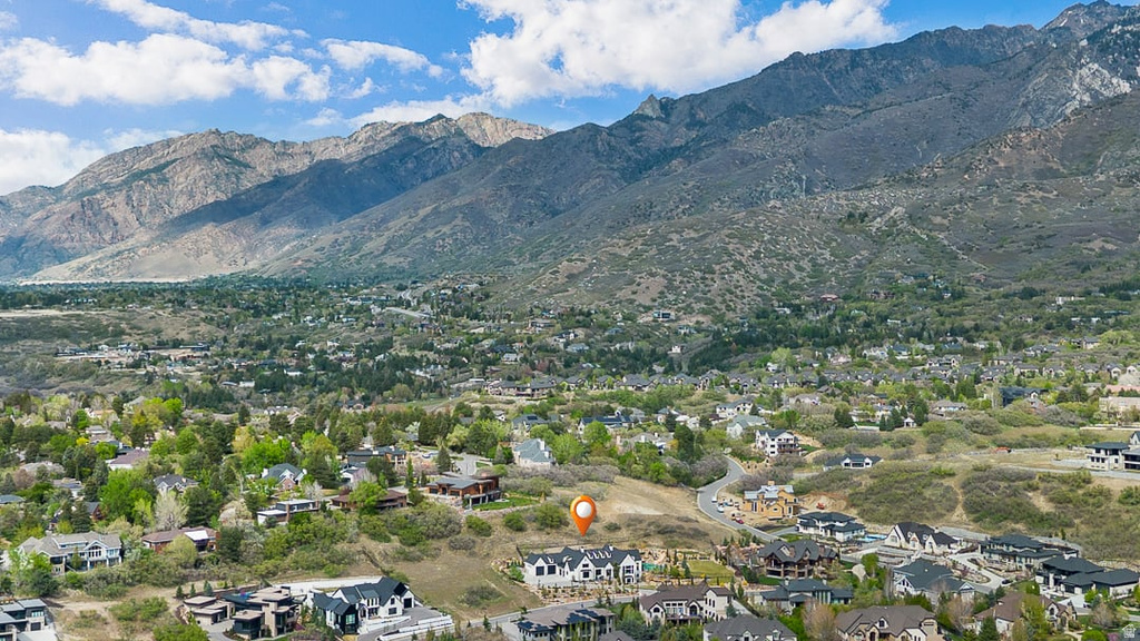 11 E CROSS HILL LN Sandy, UT 84092