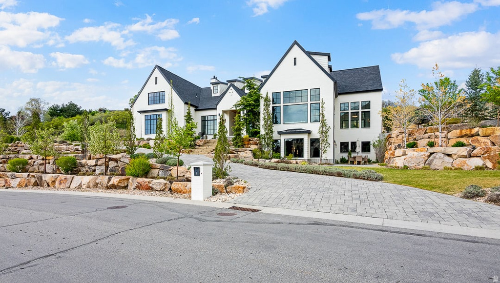 11 E CROSS HILL LN Sandy, UT 84092