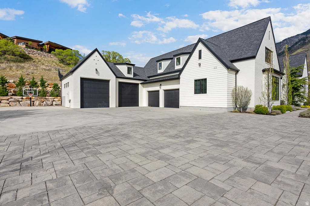 11 E CROSS HILL LN Sandy, UT 84092