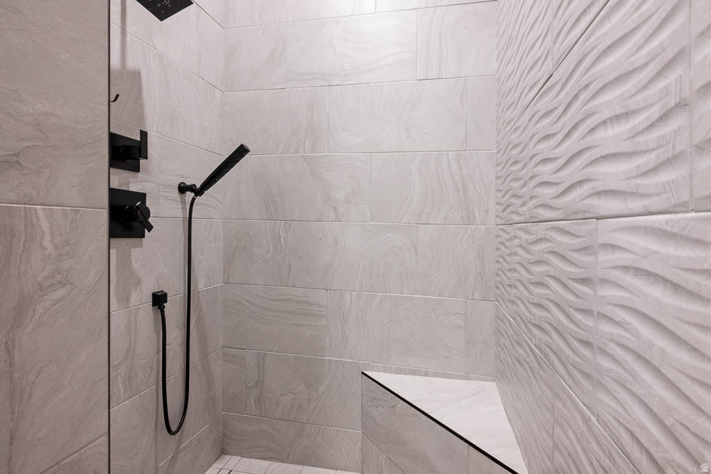 11 E CROSS HILL LN Sandy, UT 84092