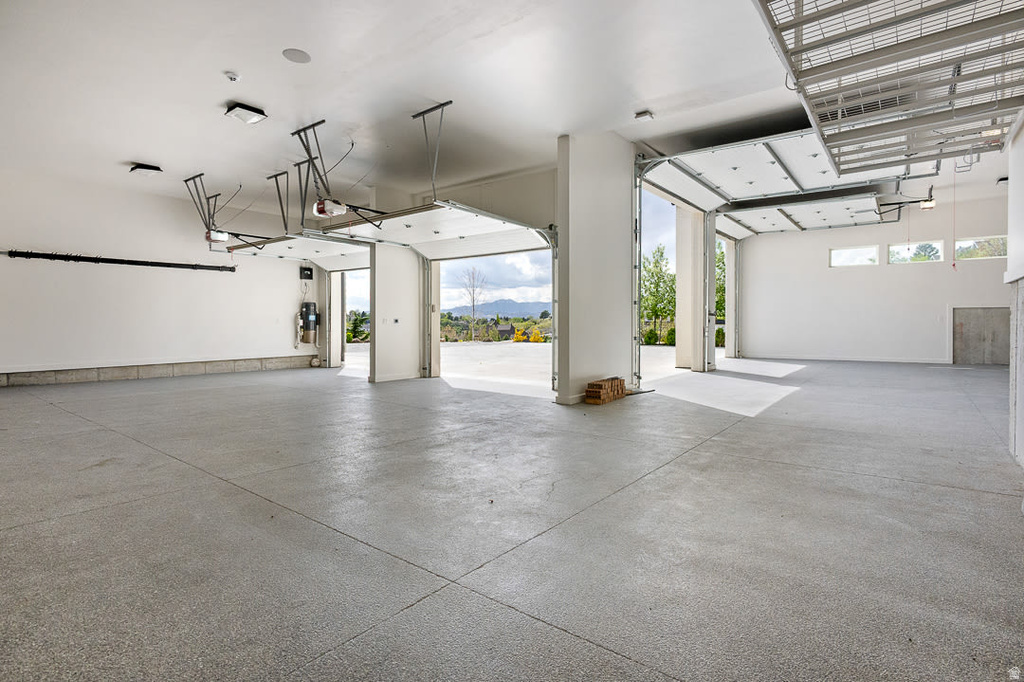 11 E CROSS HILL LN Sandy, UT 84092