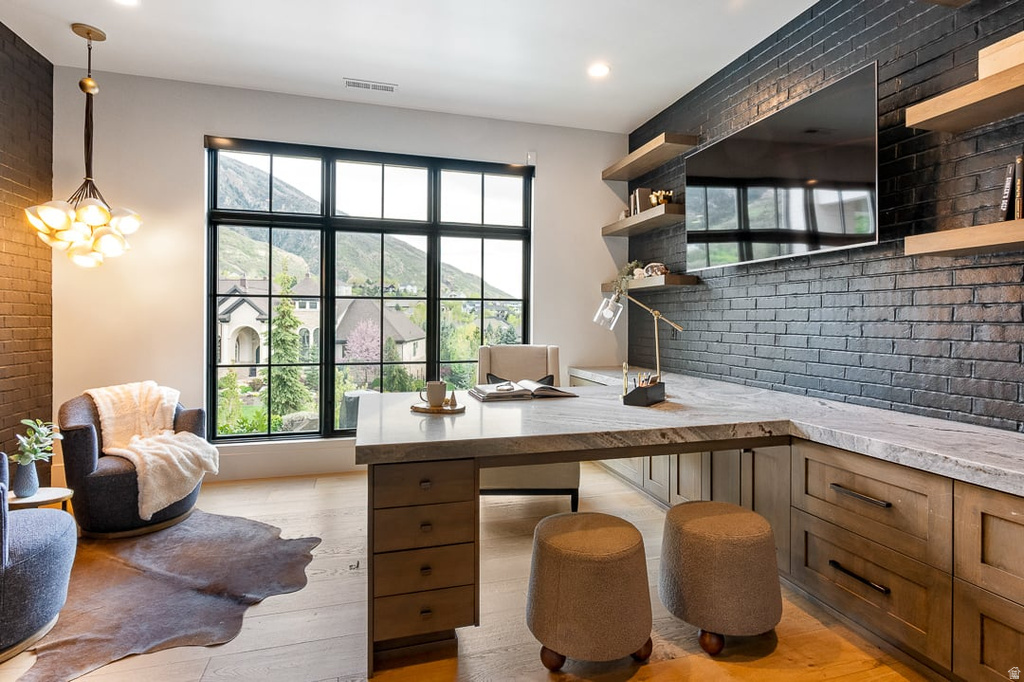 11 E CROSS HILL LN Sandy, UT 84092