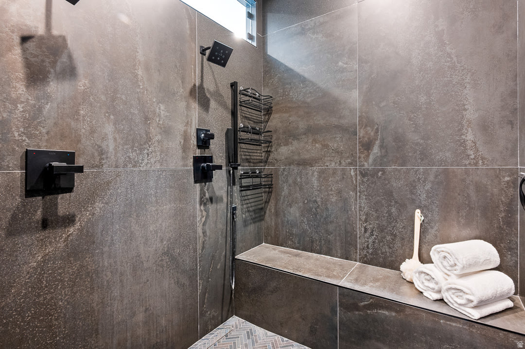 11 E CROSS HILL LN Sandy, UT 84092