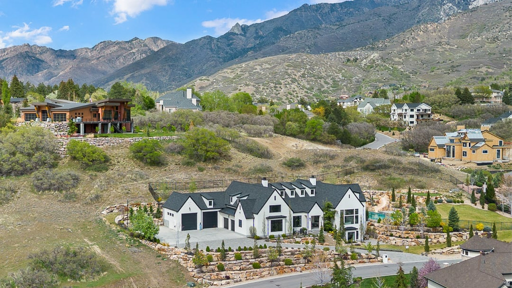 11 E CROSS HILL LN Sandy, UT 84092