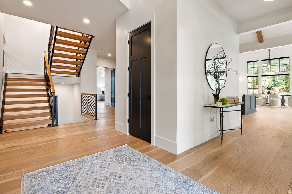 11 E CROSS HILL LN Sandy, UT 84092