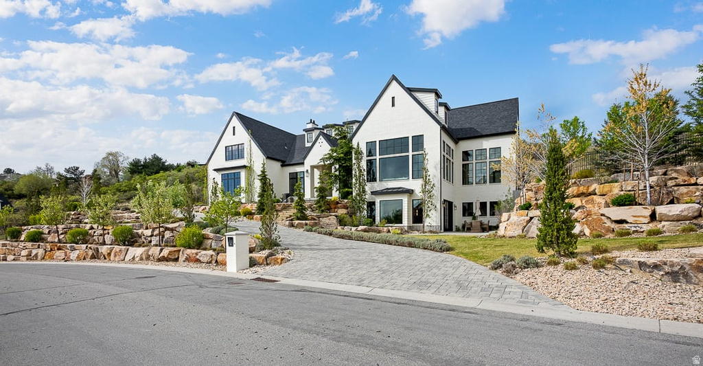 11 E CROSS HILL LN Sandy, UT 84092