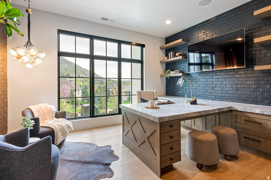 11 E CROSS HILL LN Sandy, UT 84092