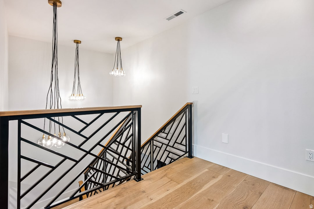 11 E CROSS HILL LN Sandy, UT 84092