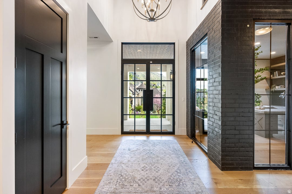 11 E CROSS HILL LN Sandy, UT 84092