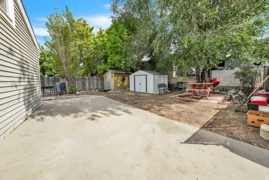 6828 W COPPERHILL DR West Valley City, UT 84128