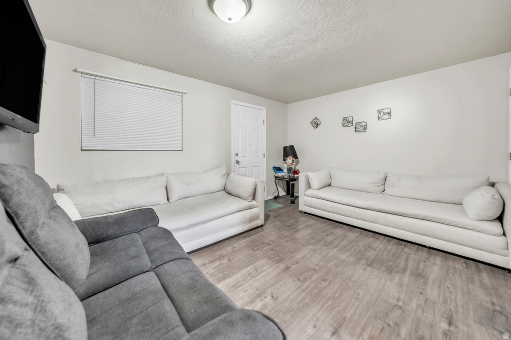 6828 W COPPERHILL DR West Valley City, UT 84128