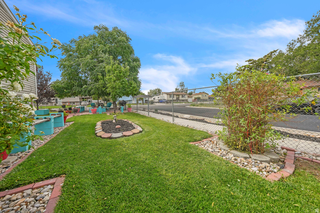 6828 W COPPERHILL DR West Valley City, UT 84128