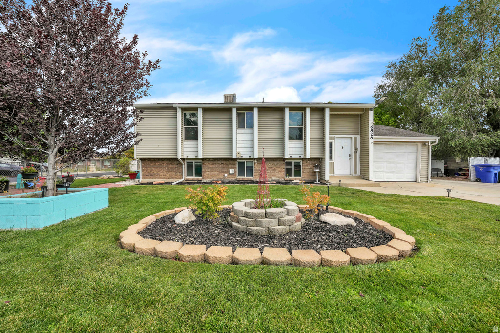 6828 W COPPERHILL DR West Valley City, UT 84128