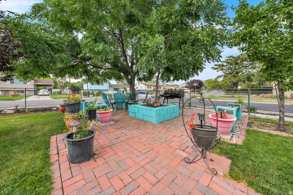 6828 W COPPERHILL DR West Valley City, UT 84128