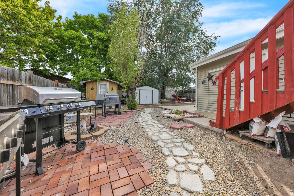 6828 W COPPERHILL DR West Valley City, UT 84128