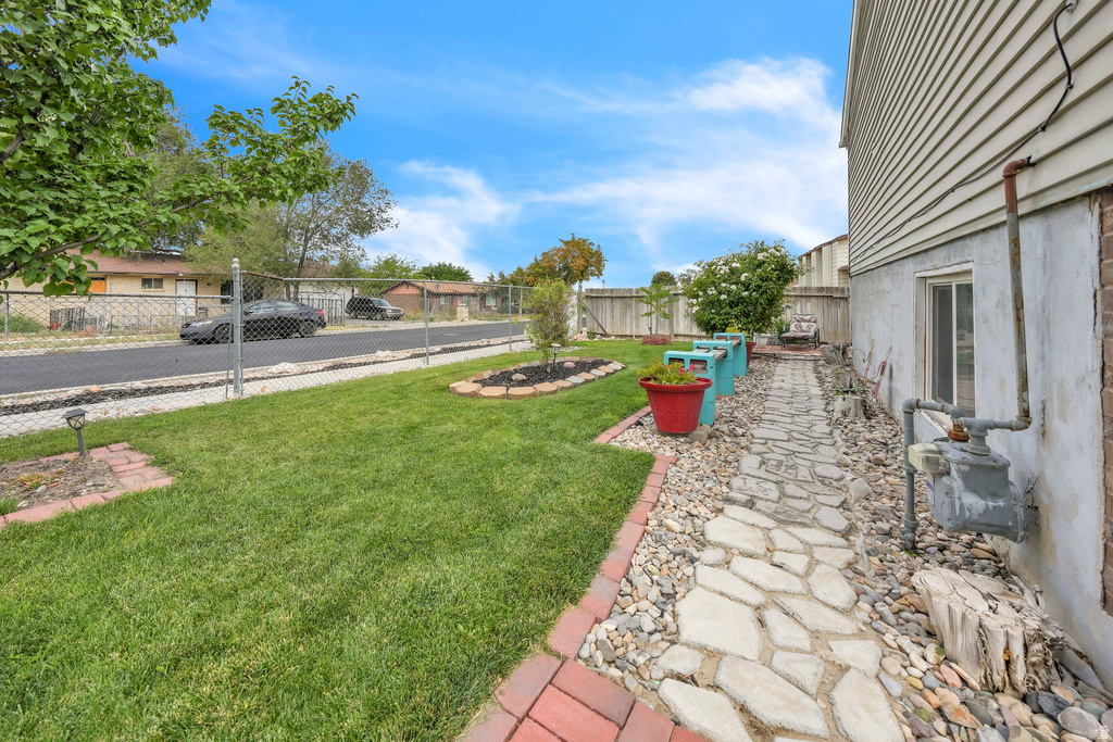 6828 W COPPERHILL DR West Valley City, UT 84128