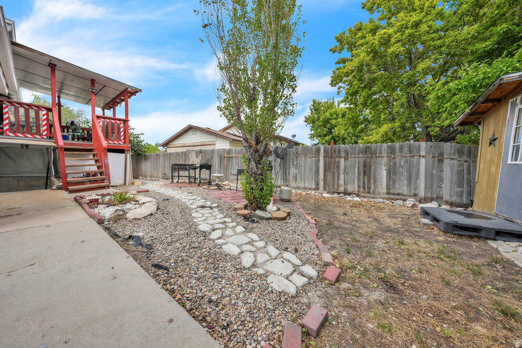 6828 W COPPERHILL DR West Valley City, UT 84128