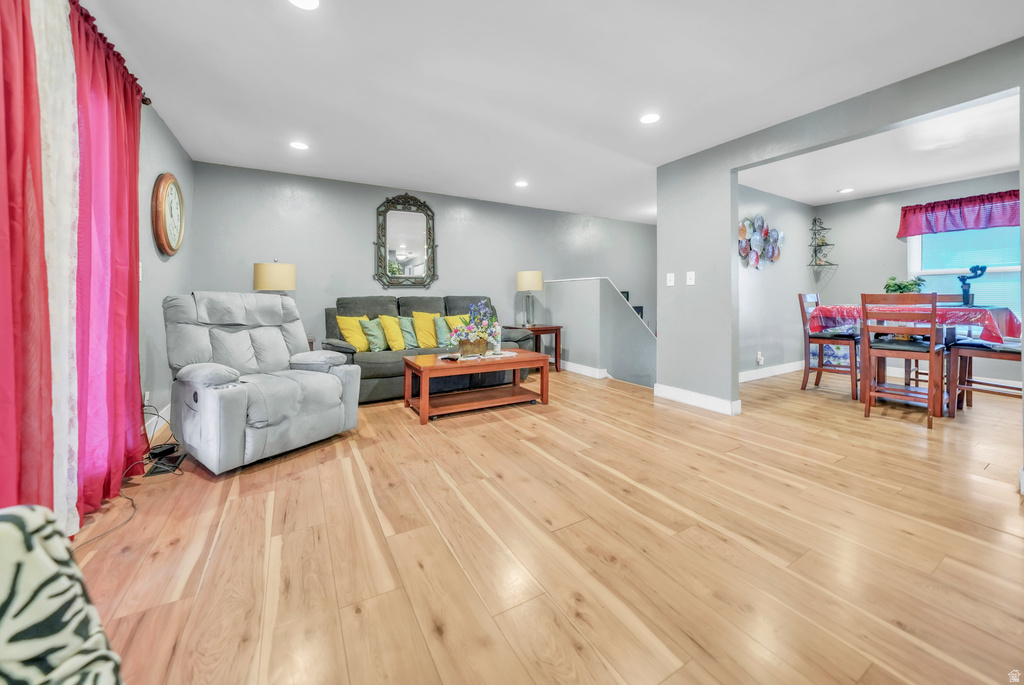 6828 W COPPERHILL DR West Valley City, UT 84128