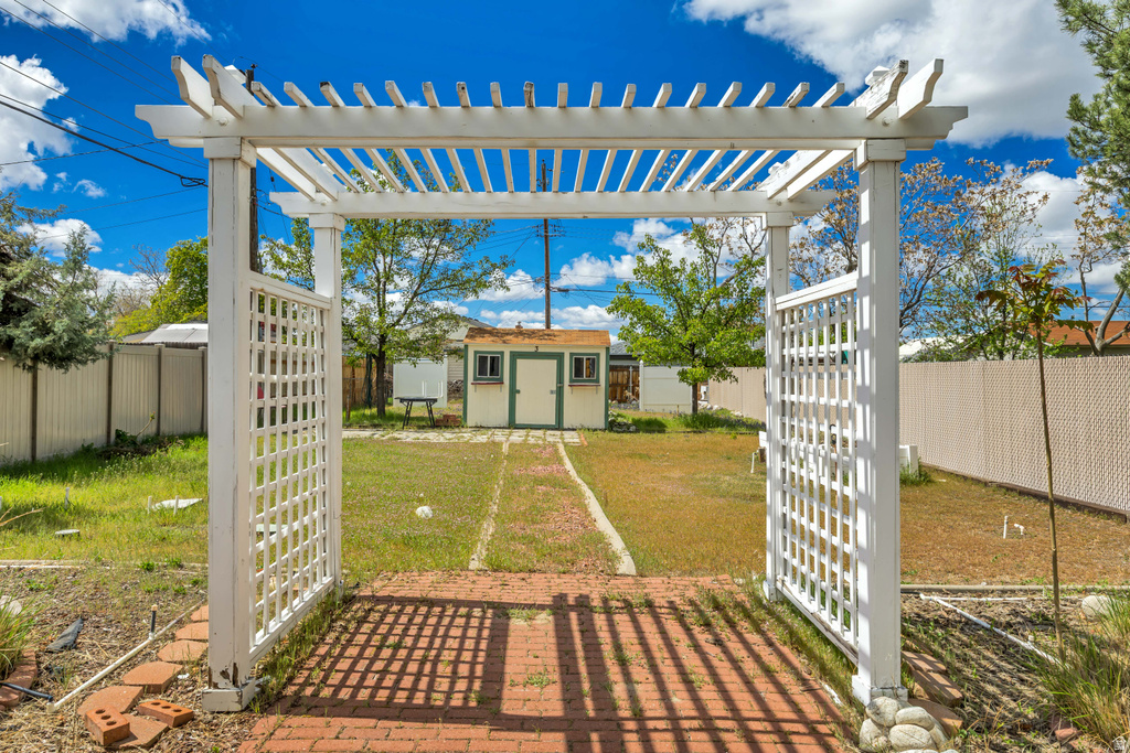 1498 E MOUNT MANOR CIR Cottonwood Heights, UT 84121