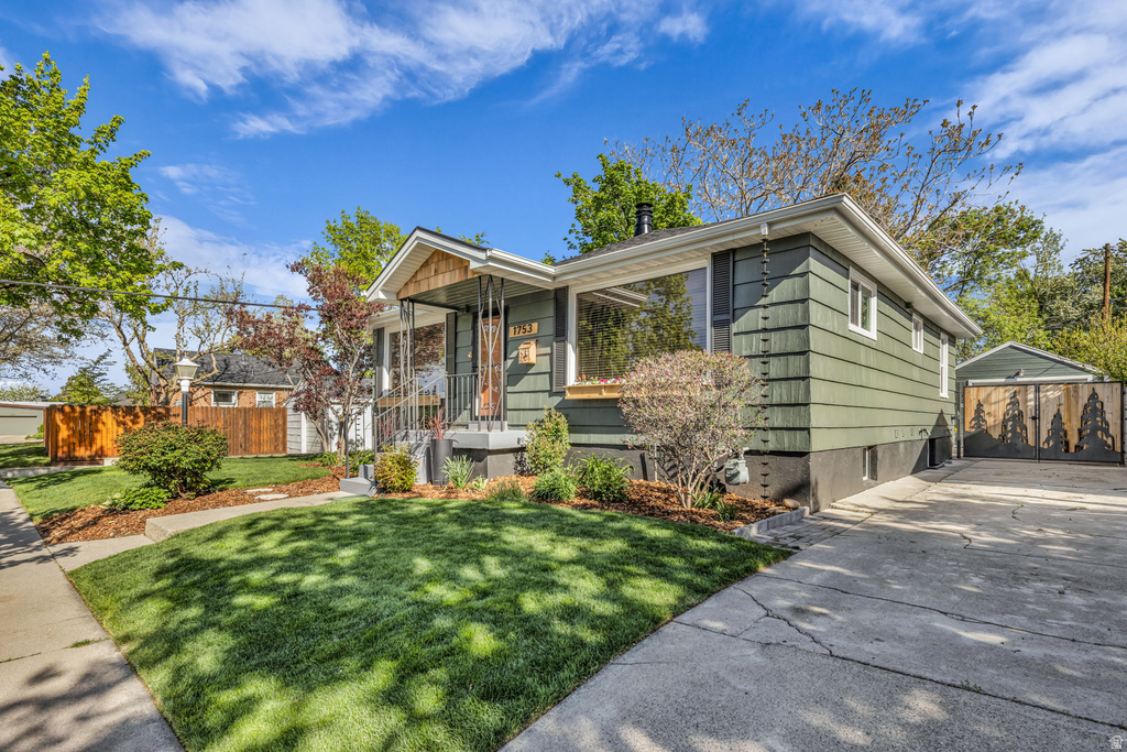 1753 E BRYAN AVE Salt Lake City, UT 84108