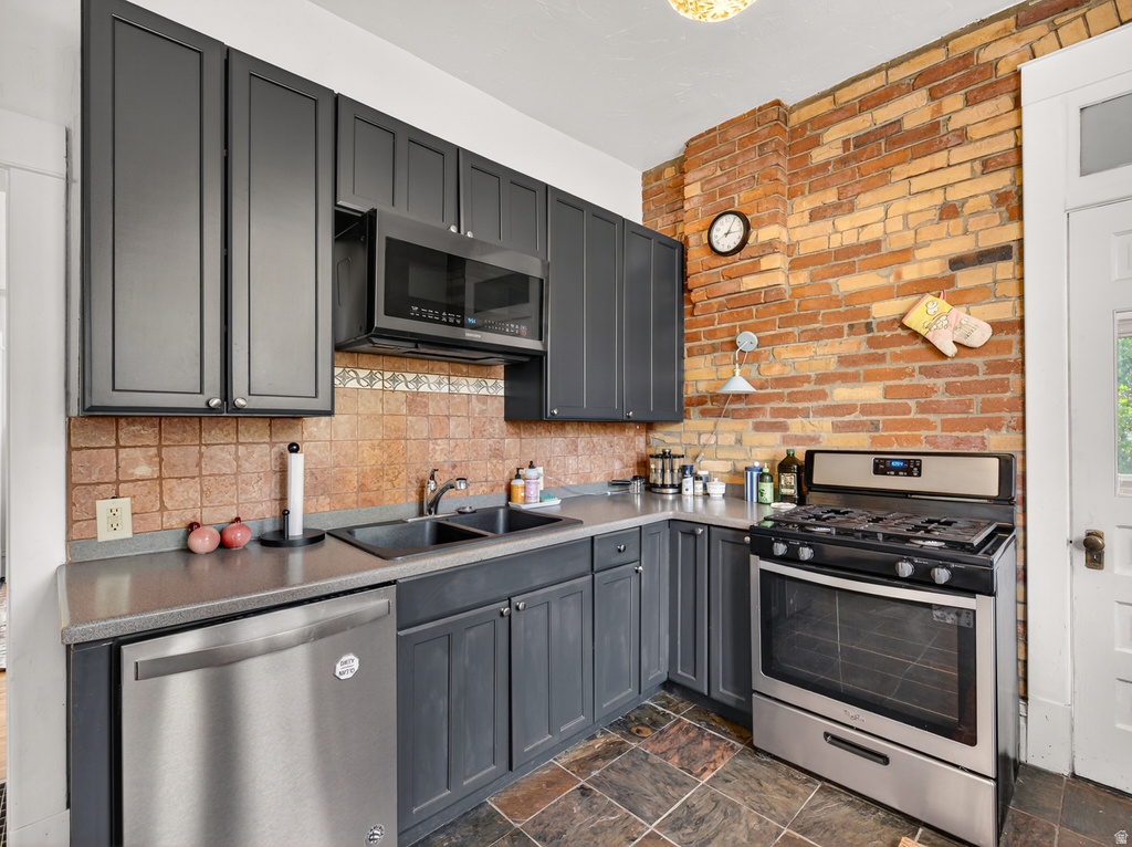 767 S ROBERTA ST Salt Lake City, UT 84111